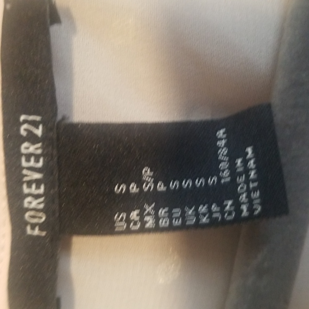 Forever 21 polka dotted blouse. Color: lite pink gold polka dots.